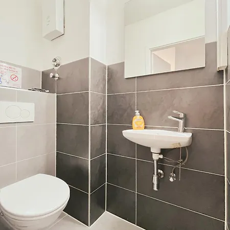 Lägenhet Home4now Dor01 Monteursunterkunft In I 3 Schlafzimmer Fuer 6 Personen I Kueche I Smarttv I Wifi Dormagen